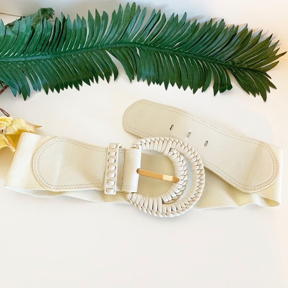 Leather Women’s Cream stretch Belt! - Picture 3 of 4